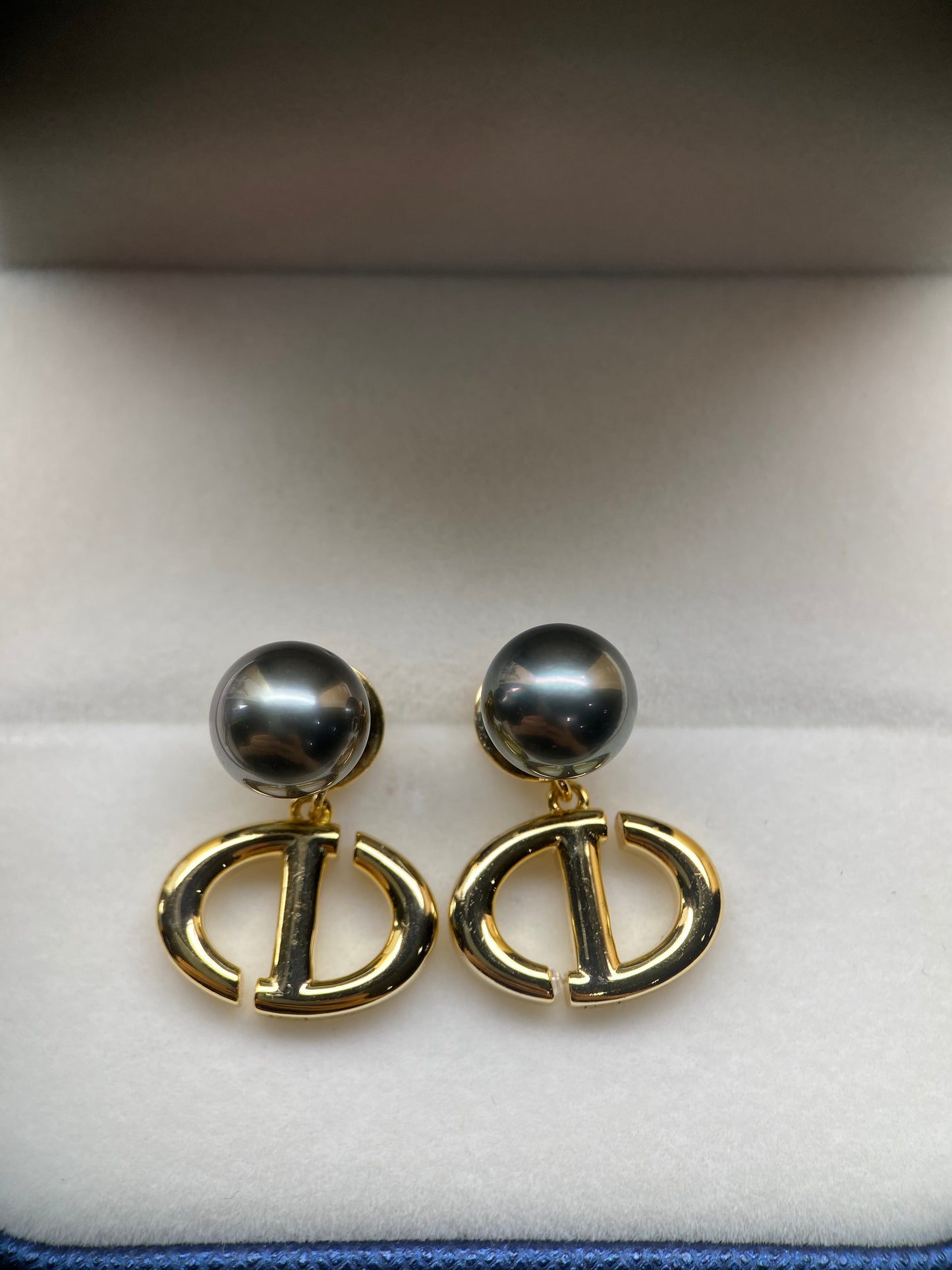 Elegant Tahitian Seawater Pearl Versatile Dangling Earrings 9-9.1 mm