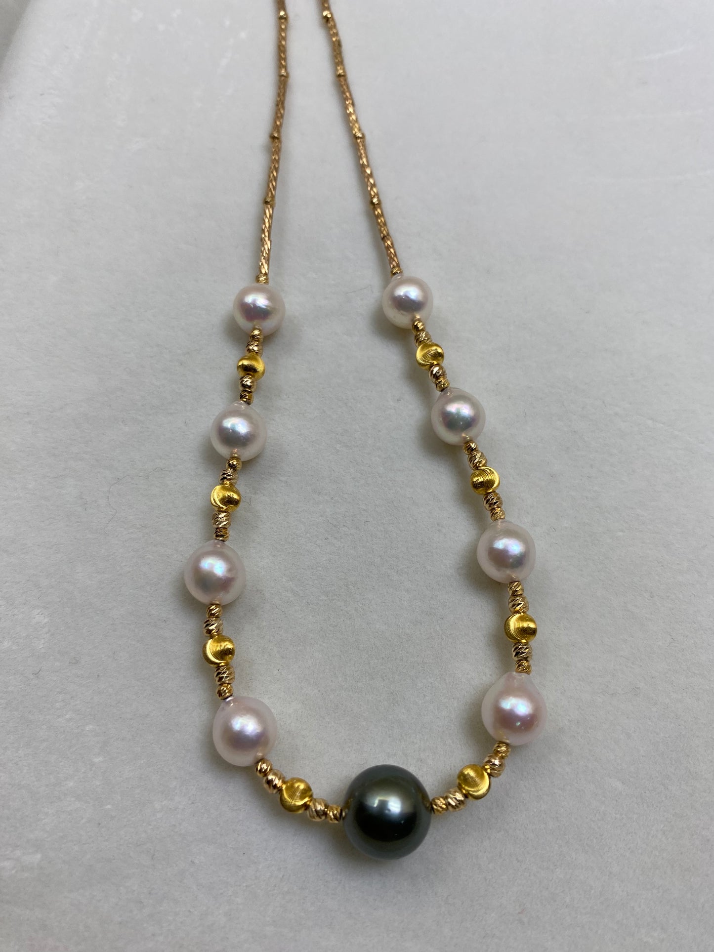 Exquisite Akoya & Tahitian Seawater Pearl Necklace 7.4-10.2 mm