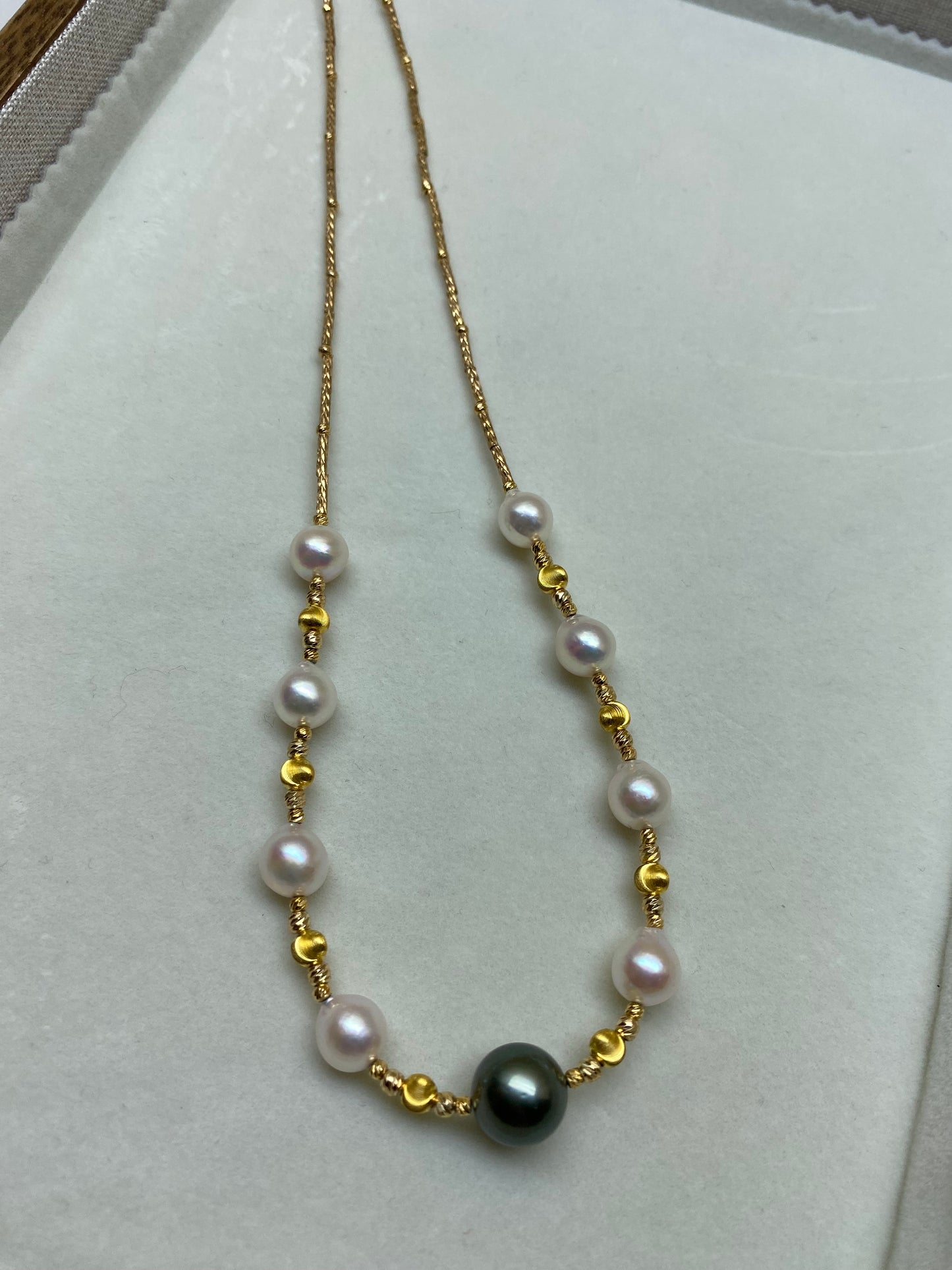 Exquisite Akoya & Tahitian Seawater Pearl Necklace 7.4-10.2 mm